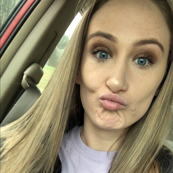 Meet your Posher, Aubrey - Picture 1 of 1